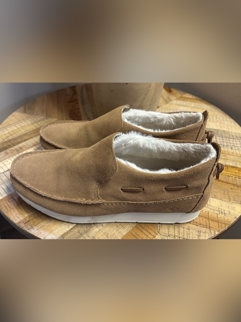 Sperry Chestnut Suede Moccasin Slippers with White Faux Fur women’s size 10